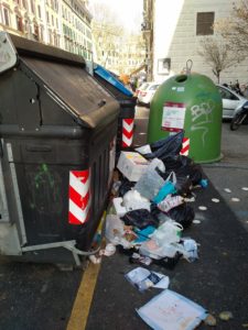 Cassonetti dei rifiuti a Roma