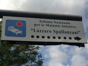 Segnale stradale di accesso all'ospedale Spallanzani