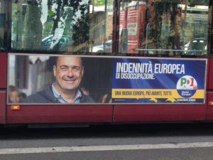 Europee, pubblicità elettorale di Zingaretti su un autobus dell'Atac a Roma