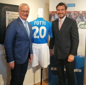 Un Secolo d'Azzurro, Claudio Ranieri e Aldo Rossi Merighi accanto alla maglietta di Totti