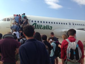 Patuanelli, passeggeri salgono su aereo Alitalia