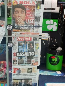 Giornalisti portoghesi, Giornali in una edicola portoghese