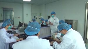 Coronavirus, Medici con mascherine combattono contro l'epidemia da coronavirus a Wuhan in Cina