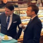 Francia, Conte e Macron bevono un caffè in un bar di Napoli