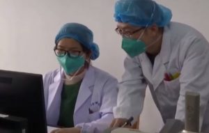 Borsa, Dottori al lavoro a Wuhan