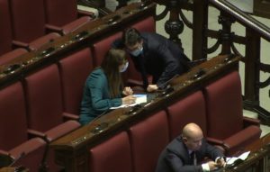 Camera, I deputati Matteo Dall'Osso e Maria Teresa Baldini con la mascherina 
