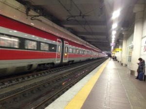 Mascherina, Treno Frecciarossa nella Stazione di Bologna