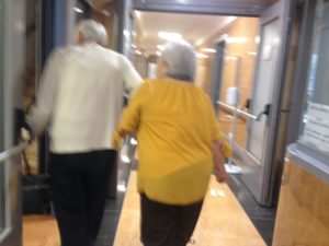 Anziani, Due anziani malati