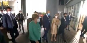 Leadership, Angela Merkel con la mascherina