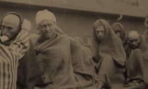 Shoah, Fila di deportati nel campo di sterminio di Dachau