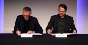 Vendite Stellantis, Carlos Tavares e Mike Manley firmano l'accordo di fusione tra Fca e Psa