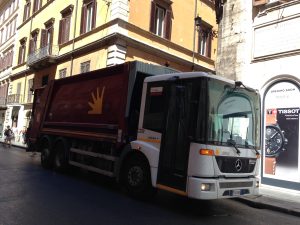 "Puliremo Roma", Camion dell'Ama