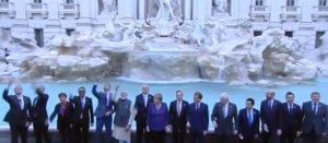 G20, I capi di governo del G20 alla Fontana di Trevi a Roma