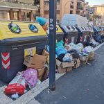 Nuova discarica, Rifiuti in una strada di Roma