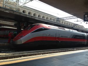 Ferrovie dello Stato, Un treno alla Stazione Termini a Roma
