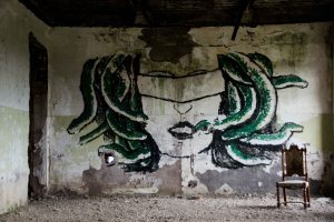 Marcigliana, Una Medusa disegnata su una parete dell'ex manicomio