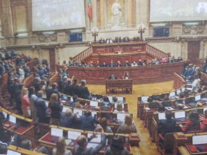 Miracolo a Lisbona, Assemblea del Parlamento portoghese