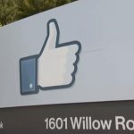 Facebook, Un cartello simbolo di Facebook