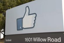 Facebook, Un cartello simbolo di Facebook