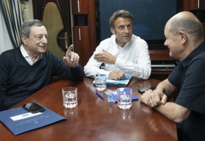 Economia di guerra, Draghi, Macron e Scholz sul treno per Kiev