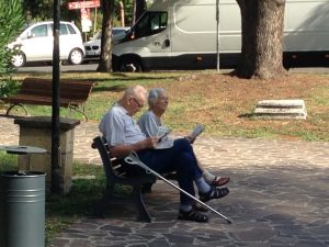 Rsa pubbliche, Due anziani