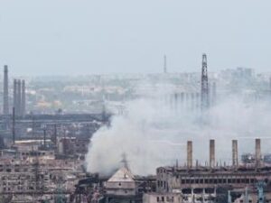 Guerra in Europa, L'acciaieria ucraina Azovstal bombardata