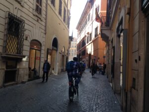 Crisi di sistema, In bici per spostarsi a Roma
