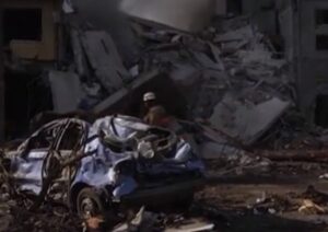 Invio delle armi all'Ucraina, Un palazzo distrutto dai missili russi a Zaporizhzha