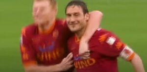 Francesco Totti, Francesco Totti festeggiato dopo un gol