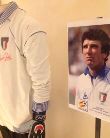 Rubati i guanti di Zoff, La divisa di Dino Zoff al Mundial 1982