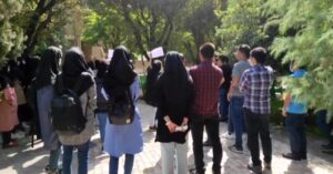 Ayatollah, Gli iraniani all'estero manifestano contro la morte di Mahsa Amini