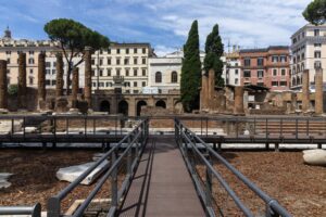 Area Sacra, Le passerelle sui quattro templi del periodo repubblicano dell'antica Roma