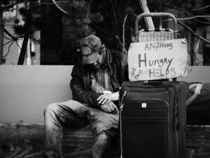 senzatetto, Foto di Steve Knutson su Unsplash lQ2BzDNmnHE