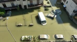 Alluvione, Auto sommerse dall'acqua in Emilia-Romagna