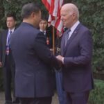 La guerra in Israele, Xi Jinping e Joe Biden si stringono la mano