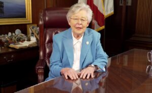 Sindacati americani, Kay Ivey governatrice dell'Alabama