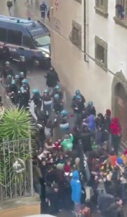 Pisa, La polizia manganella gli studenti