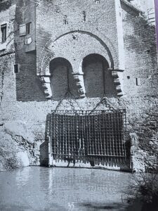 Canale di Reno, La Grada, dove il Canale di Reno entra a Bologna, dal “Grande libro dei canali di Bologna” di Tiziano Costa