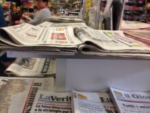 Geopolitica, Quotidiani in vendita in una edicola
